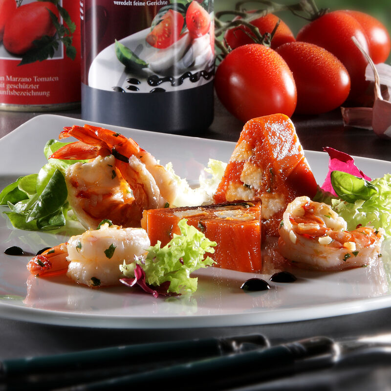 Terrine de tomates San Marzano et mozzarella avec langoustines et crme de vinaigre balsamique