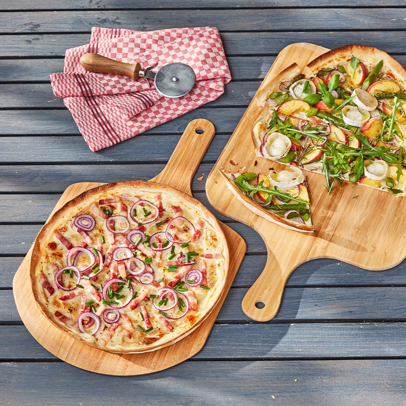 Planche semi-circulaire à pizza et tarte flambée : directement du four à la table Photo 3