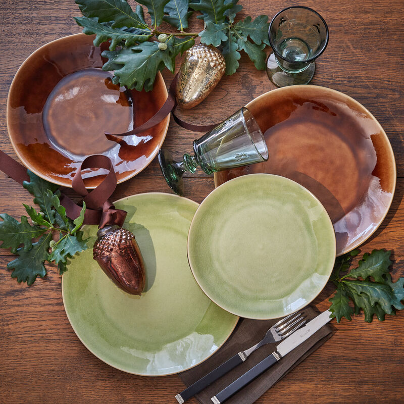 Assiettes plates : élégante vaisselle en faïence aux couleurs automnales Photo 2