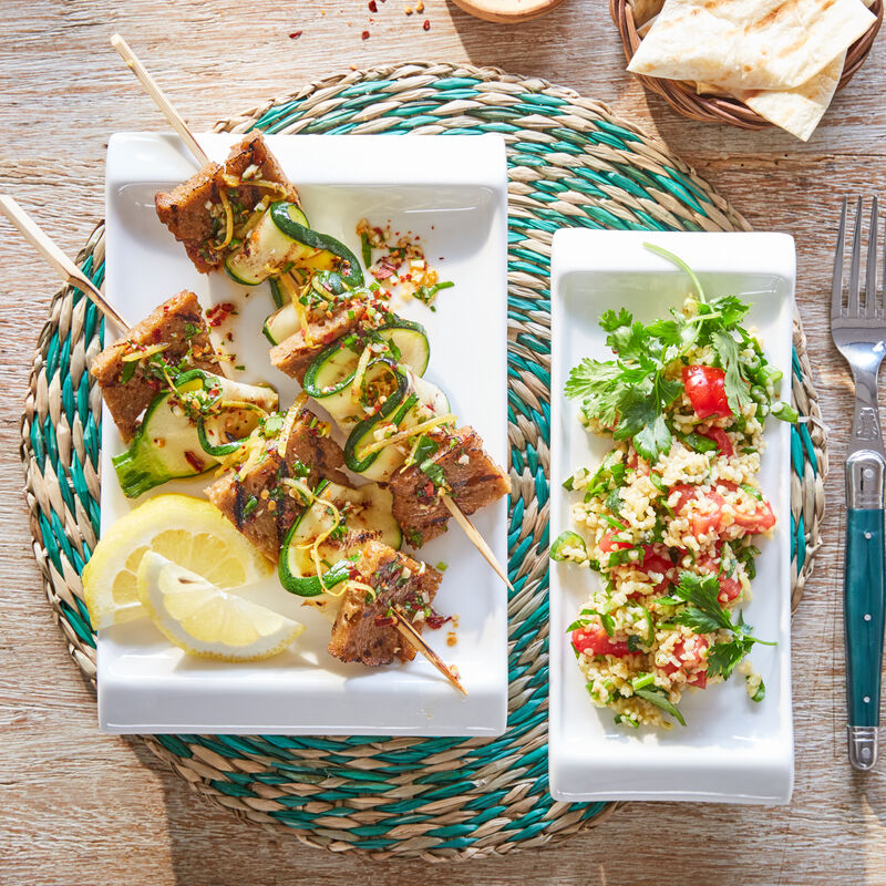 Brochettes de seitan et de courgettes avec salade de taboulé