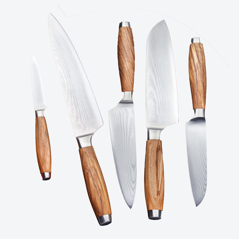 Les couteaux damas premium avec manches en bois d'olivier noble répondent aux exigences les plus élevées