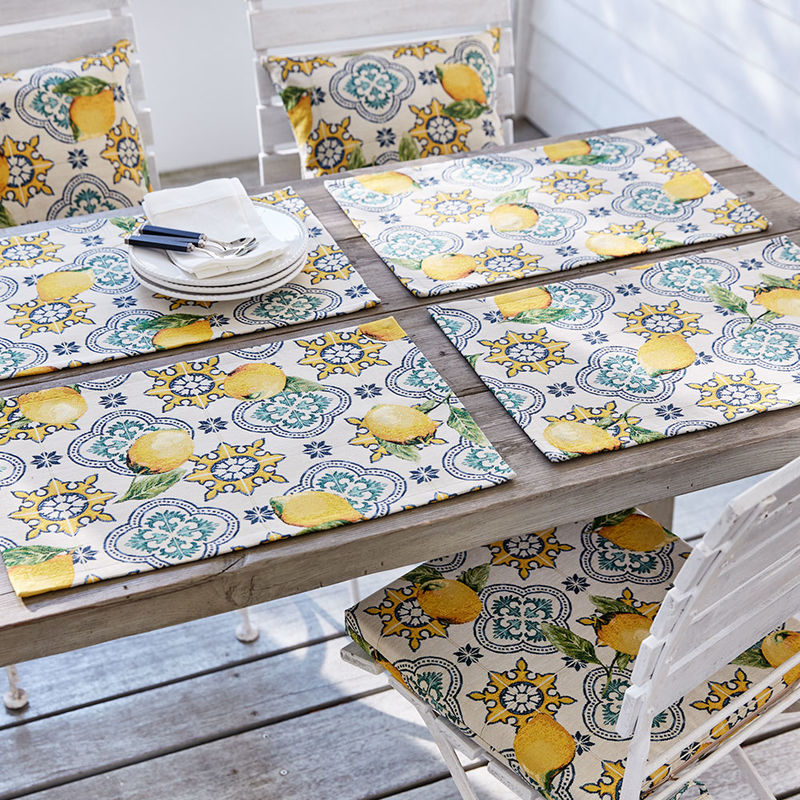 Les sets de table ensoleillés aux citrons apportent l'été sur votre table