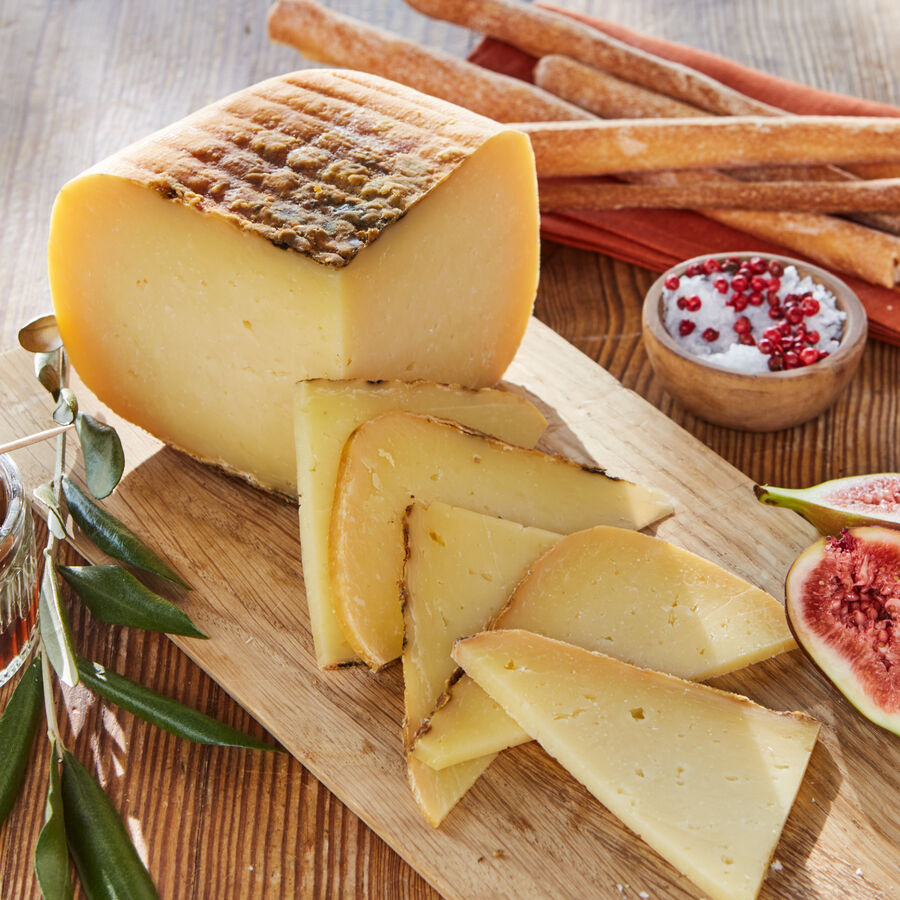 Queso Mahones, affin en cave - Fromage de Minorque, en provenance des marais maritimes