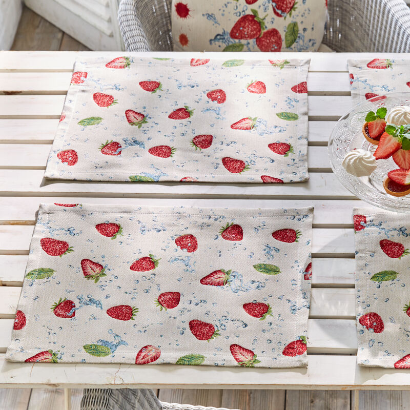 Sets de table façon gobelin au motif estival de fraises