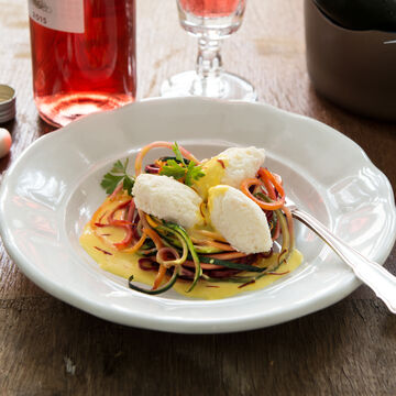 Image du produit pour ' Nids de spaghetti de lgumes et quenelles de poisson dans une sauce au safran'