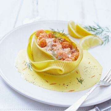 Image du produit pour 'Caccavella  garnie de mousse au saumon et crevettes avec sa sauce safrane'