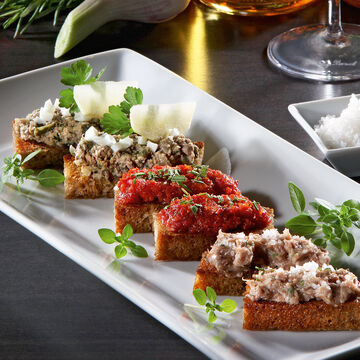 Image du produit pour 'Canaps de foie de volaille,  de rillettes d'oie et de crme de soubressade'