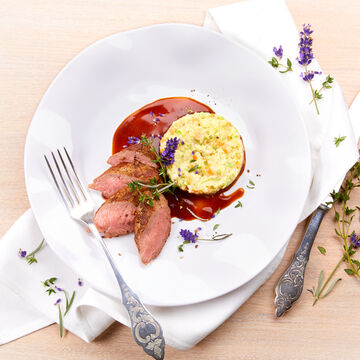 Image du produit pour 'Carr d'agneau sur une pure de chou pointu et une sauce lavande-agneau'