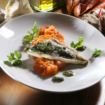 Image du produit pour 'Daurade royale sur pure de gingembre et de carottes au pesto de coriandre'