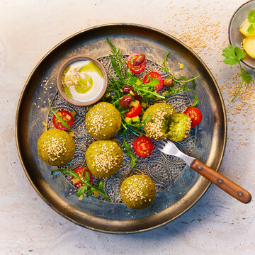Image du produit pour 'Falafels marocains  la sauce ssame tahini sur roquette'