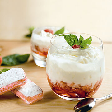 Image du produit pour 'Fraises aux biscuits roses de Reims et  la chantilly'