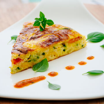 Image du produit pour 'Frittata de spaghettis de courgettes sur une sauce tomate au basilic'