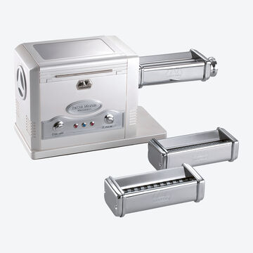 Image du produit pour 'La machine  ptes lectrique remue, ptrit, lamine et coupe la pte'
