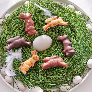 Image du produit pour 'Lapins de Pques en massepain de qualit suprieure avec couverture en chocolat ou classiquement flambs'