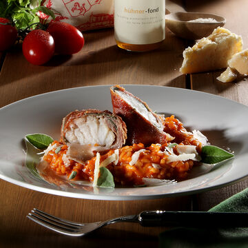 Image du produit pour 'Mdaillons de sandre avec jambon de Parme et risotto  la tomate'