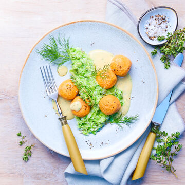 Image du produit pour 'Quenelles  la sauce  l'aneth et  la moutarde avec une pure de chou pointu'