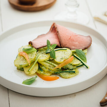 Image du produit pour 'Salade de pommes de terre au basilic avec rosbif'