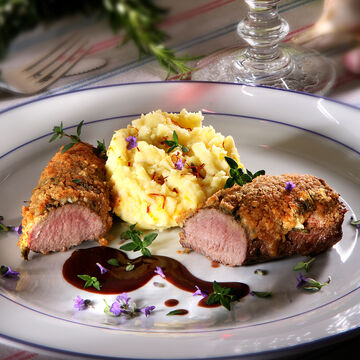 Image du produit pour 'Selle d'agneau en crote d'herbes et de lavande, pure au safran et jus d'agneau  la lavande'