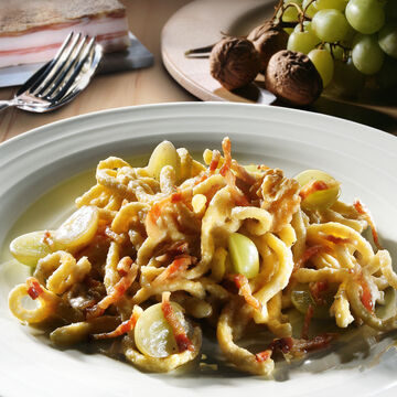 Image du produit pour 'Spaetzle, pancetta et raisins avec sauce aux noix'