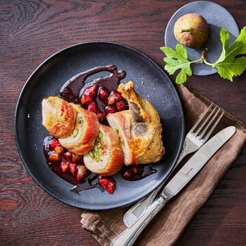 Image du produit pour 'Supr�mes de pintade au jambon de Parme sur une compot�e de figues au cassis'