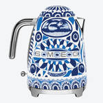 Image du produit pour 'Bouilloire SMEG : la toute dernire technologie dans un design Dolce & Gabbana extravagant  Blu Mediterraneo '