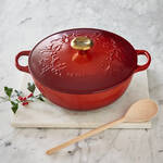 Image du produit pour 'Marmite Le Creuset en fonte 4,1 l aux motifs de houx'