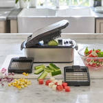 Image du produit pour 'Coupe-lgumes avec 3 grilles de coupe pour ds et btonnets - lames ultra tranchantes'