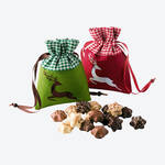 Étoiles en chocolat raffinées dans de petits sachets en feutre de Noël
