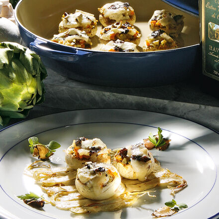 Image du produit pour 'Champignons gratins et farcis au fromage de chvre et  la truffe sur carpaccio d'artichauts'