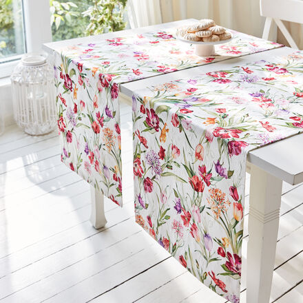 Image du produit pour 'Chemin de table : linge de table matelass floral avec impression numrique de haute qualit'