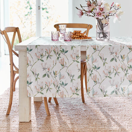 Image du produit pour 'Chemin de table : linge de table romantique au motif dtaill de magnolias'