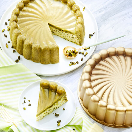 Image du produit pour 'Gteau au th matcha aux pistaches, chocolat blanc et gele au sak'