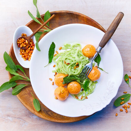 Image du produit pour 'Quenelles de saumon et linguine  la sauge'