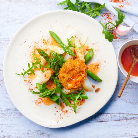 Image du produit pour 'Salade d'asperges avec oeuf frit et vinaigrette  la pulpe de piment d'Espelette'